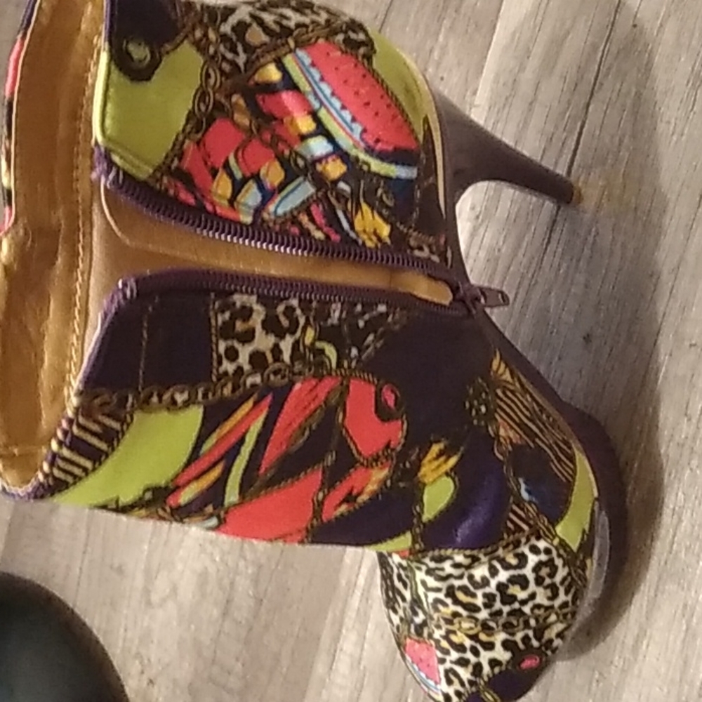 Multi color heels size 7